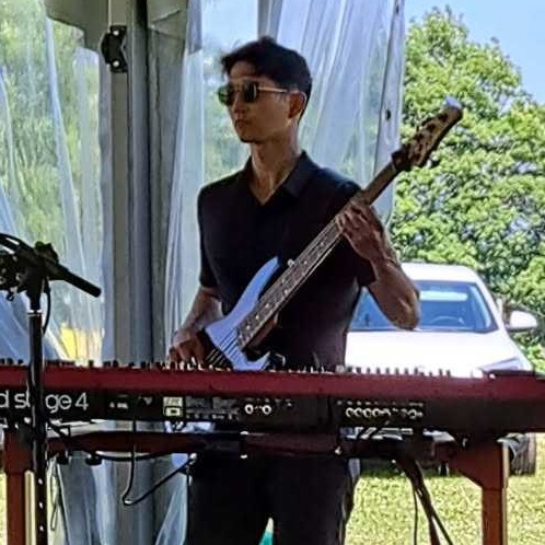 Awake & Dreaming's Phil Lee performing at Sky Chase Winery